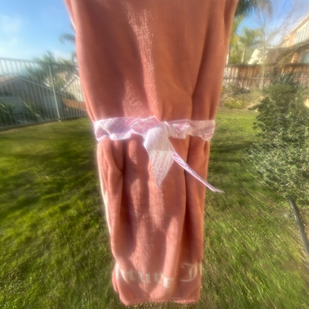 JUICY COUTURE pinkish throw, NWT​​